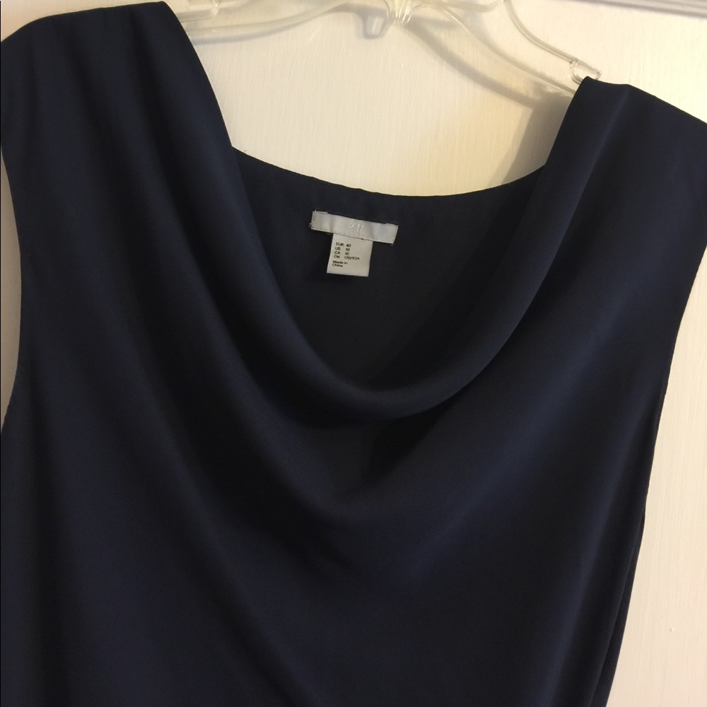 H&M top. - Picture 3 of 4